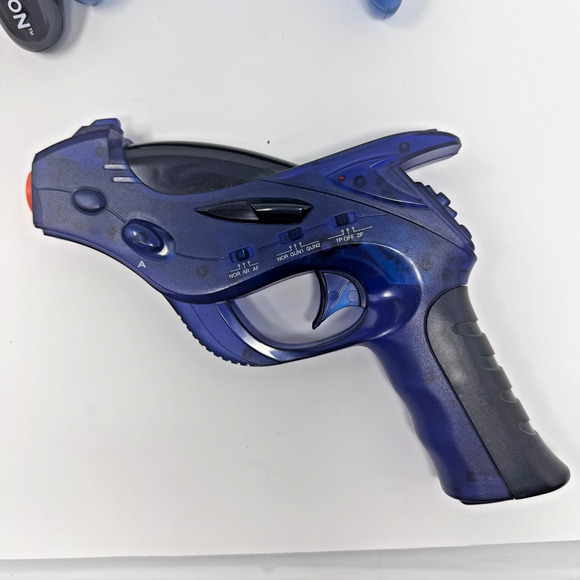 Lot of 4 Aftermarket Controllers PS2 GameCube LightGun Mad Catz Pelican Untested - Picture 5 of 16